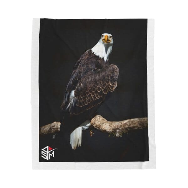 Eagle Embrace Velveteen Plush Blanket – Cozy Throw for Nature Lovers